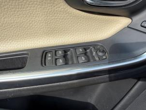 Gebruikte Elektrisch Raam Schakelaar Volvo V60 I (FW/GW) 2.4 D6 20V Plug-in Hybrid AWD Prijs op aanvraag aangeboden door A-team Automotive