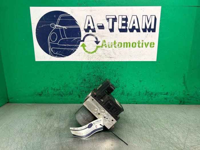 Gebruikte ABS Pomp Toyota Avensis (T25/B1B) 2.0 16V VVT-i D4 Prijs € 124,99 Margeregeling aangeboden door A-team Automotive
