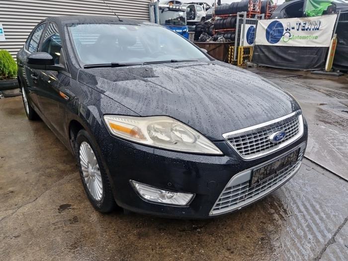 Fusee links-voor van een Ford Mondeo IV 1.6 Ti 16V 2008