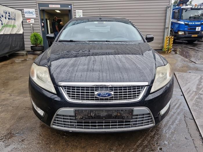 Fusee links-voor van een Ford Mondeo IV 1.6 Ti 16V 2008