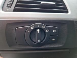Gebruikte Licht Schakelaar BMW 3 serie (E90) 325i 24V Prijs € 24,99 Margeregeling aangeboden door A-Team Automotive