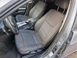 Gebruikte Stoel links BMW 3 serie (E90) 318d 16V Prijs € 74,99 Margeregeling aangeboden door A-Team Automotive