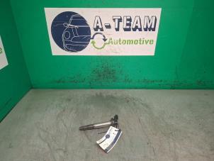 Gebruikte Bobine Toyota Auris Touring Sports (E18) 1.8 16V Hybrid Prijs € 9,99 Margeregeling aangeboden door A-team Automotive