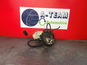 Gebruikte Benzinepomp Ford Focus 1 1.4 16V Prijs € 29,99 Margeregeling aangeboden door A-Team Automotive
