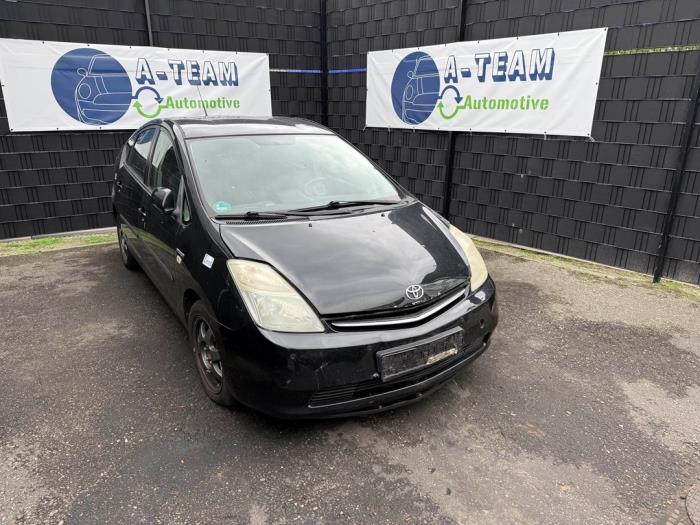 Gebruikte Dynamo Toyota Prius (NHW20) 1.5 16V Prijs op aanvraag aangeboden door A-team Automotive