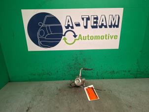 Gebruikte Hogedrukpomp Ford Fiesta 6 (JA8) 1.0 Ti-VCT 12V 65 Prijs € 49,99 Margeregeling aangeboden door A-team Automotive