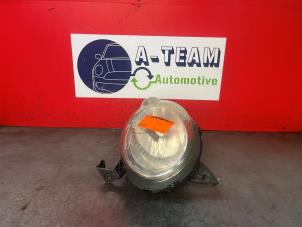 Gebruikte Rechter Koplamp Nissan Micra (K12) 1.2 16V Prijs € 39,99 Margeregeling aangeboden door A-Team Automotive