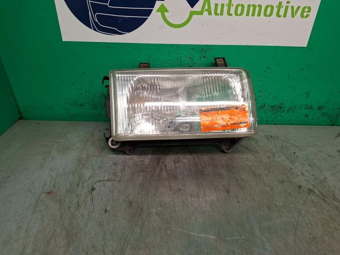 Koplamp rechts van een Volkswagen Transporter/Caravelle T4 1.9 TD Caravelle 1999