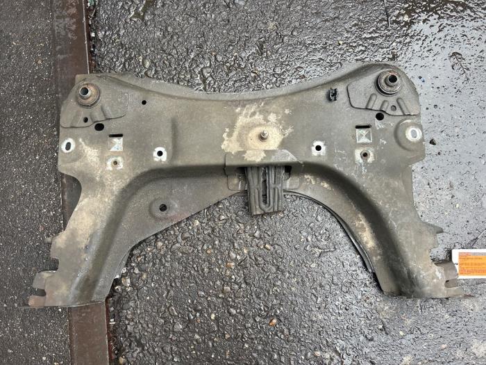 Subframe Renault Clio III (BR/CR), 2005 / 2014 1.2 16V 75, Hatchback, Benzine, 1.149cc, 55kW (75pk), FWD, D4F740; D4FD7; D4F706; D4F764; D4FE7, 2005-06 / 2014-12, BR/CR1J; BR/CRCJ; BR/CR1S; BR/CR9S; BR/CRCS; BR/CRFU; BR/CR3U; BR/CRP3 (Gebruikt)