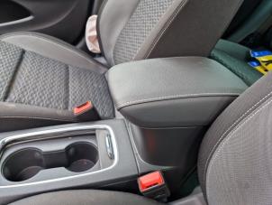 Gebruikte Armleuning Opel Astra K 1.2 Turbo 12V Prijs € 69,99 Margeregeling aangeboden door A-Team Automotive