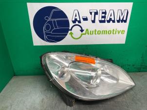 Gebruikte Koplamp rechts Mercedes B (W245) 1.5 B-150 16V Prijs € 99,99 Margeregeling aangeboden door A-team Automotive