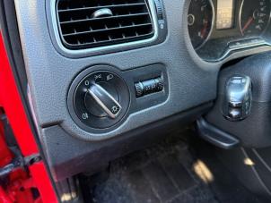 Gebruikte Licht Schakelaar Volkswagen Polo V (6R) 1.2 12V BlueMotion Technology Prijs op aanvraag aangeboden door A-team Automotive