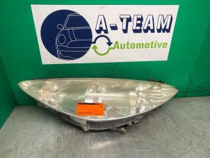 Gebruikte Rechter Koplamp Peugeot 308 (4A/C) 1.6 VTI 16V Prijs € 49,99 Margeregeling aangeboden door A-team Automotive