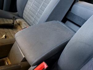 Gebruikte Armleuning Volkswagen Golf Plus (5M1/1KP) 1.4 TSI 122 16V Prijs op aanvraag aangeboden door A-Team Automotive