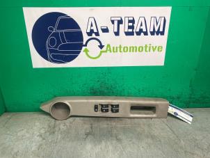 Gebruikte Ruit schakelaar elektrisch Daihatsu Sirion 2 (M3) 1.3 16V DVVT Prijs € 24,99 Margeregeling aangeboden door A-team Automotive