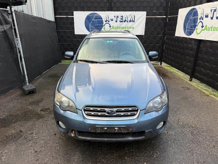 Voorbumper van een Subaru Outback (BP) 2.5 16V 2005