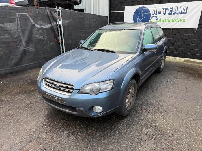 Voorbumper van een Subaru Outback (BP) 2.5 16V 2005