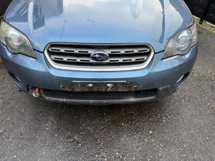 Voorbumper van een Subaru Outback (BP) 2.5 16V 2005
