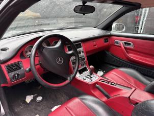 Gebruikte Airbag rechts (Dashboard) Mercedes SLK (R170) 2.3 230 K 16V Prijs € 49,99 Margeregeling aangeboden door A-team Automotive