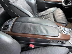 Gebruikte Armleuning BMW 7 serie (E65/E66/E67) 730d 24V Prijs op aanvraag aangeboden door A-team Automotive