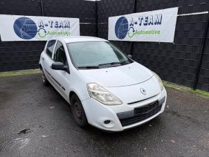 Gebruikte Veiligheidsgordel links-voor Renault Clio III (BR/CR) 1.2 16V 75 Prijs op aanvraag aangeboden door A-team Automotive