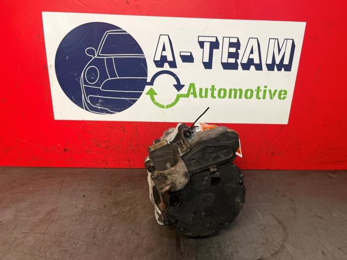 Dynamo van een Land Rover Range Rover Evoque II (LZC/LZS/LZH) 2.0 P250 MHEV 16V AWD 2019