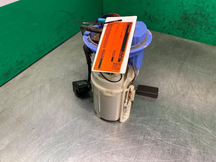 Benzinepomp van een Volkswagen Golf V (1K1) 1.4 GT 16V 2006