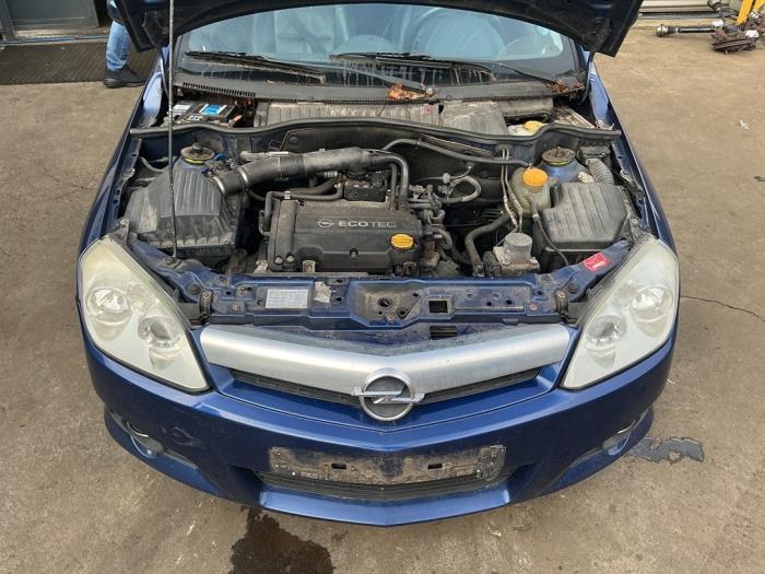 Gebruikte Luchtmassameter Opel Tigra Twin Top 1.4 16V Prijs € 19,99 Margeregeling aangeboden door A-Team Automotive