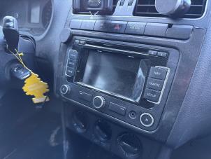 Gebruikte Display Multi Media regelunit Volkswagen Polo V (6R) 1.6 TDI 16V 90 Prijs op aanvraag aangeboden door A-team Automotive