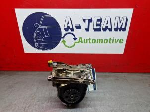 Gebruikte Oliepomp BMW 5 serie (F10) 530d 24V Prijs € 174,99 Margeregeling aangeboden door A-Team Automotive