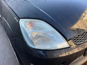Gebruikte Rechter Koplamp Ford Fiesta 5 ST 2.0 16V ST150 Prijs € 29,99 Margeregeling aangeboden door A-Team Automotive