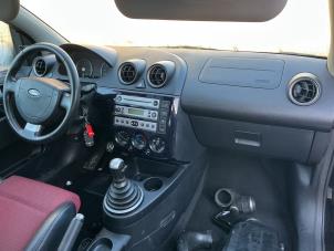 Gebruikte Dashboardkastje Ford Fiesta 5 ST 2.0 16V ST150 Prijs € 24,99 Margeregeling aangeboden door A-Team Automotive