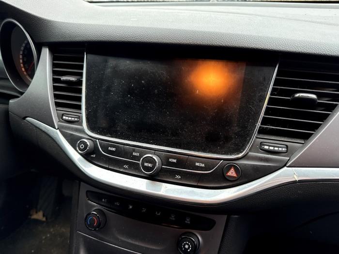 Gebruikte Display Multi Media regelunit Opel Astra K Sports Tourer 1.0 Turbo 12V Prijs € 349,99 Margeregeling aangeboden door A-team Automotive