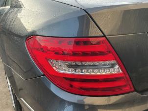 Gebruikte Achterlicht links Mercedes C (W204) 1.6 C-180 16V BlueEfficiency Prijs € 149,99 Margeregeling aangeboden door A-Team Automotive