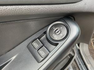 Gebruikte Ruit schakelaar elektrisch Ford Fiesta 6 (JA8) 1.0 EcoBoost 12V 125 Prijs € 14,99 Margeregeling aangeboden door A-Team Automotive