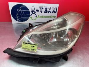 Gebruikte Koplamp links Renault Clio III (BR/CR) 1.2 16V 75 Prijs € 39,99 Margeregeling aangeboden door A-Team Automotive