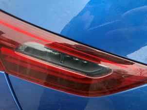 Gebruikte Achterlicht links Mercedes CLA (118.3) 1.3 CLA-180 Turbo 16V Mild Hybrid Prijs € 149,99 Margeregeling aangeboden door A-team Automotive