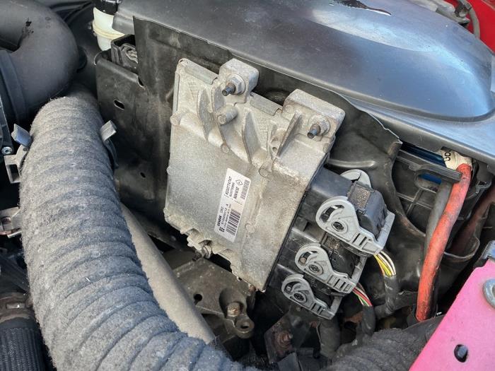 Gebruikte Computer Motormanagement Renault Twingo II (CN) 1.2 Prijs € 14,99 Margeregeling aangeboden door A-Team Automotive
