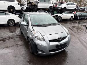 Gebruikte Fan Radiateur Toyota Yaris II (P9) 1.33 16V Dual VVT-I Prijs op aanvraag aangeboden door A-team Automotive