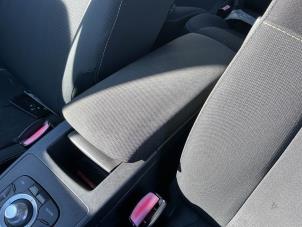 Gebruikte Armleuning Renault Grand Scénic III (JZ) 1.4 16V TCe 130 Prijs € 49,99 Margeregeling aangeboden door A-Team Automotive