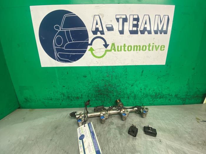 Gebruikte Injector brug Mercedes E (R207) E-200 CGI 16V BlueEfficiency Prijs € 29,99 Margeregeling aangeboden door A-team Automotive