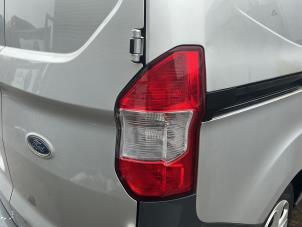 Gebruikte Achterlicht rechts Ford Transit Courier 1.5 EcoBlue Prijs € 44,99 Margeregeling aangeboden door A-Team Automotive