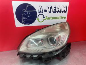 Gebruikte Koplamp links Renault Grand Scénic II (JM) 2.0 16V Prijs € 49,99 Margeregeling aangeboden door A-Team Automotive