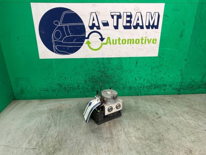 Gebruikte ABS Pomp Ford Focus 3 Wagon 1.0 Ti-VCT EcoBoost 12V 125 Prijs € 199,99 Margeregeling aangeboden door A-team Automotive
