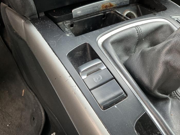 Gebruikte Handrem schakelaar Audi A5 Sportback (8TA) 2.0 TDI 16V Prijs € 19,99 Margeregeling aangeboden door A-Team Automotive
