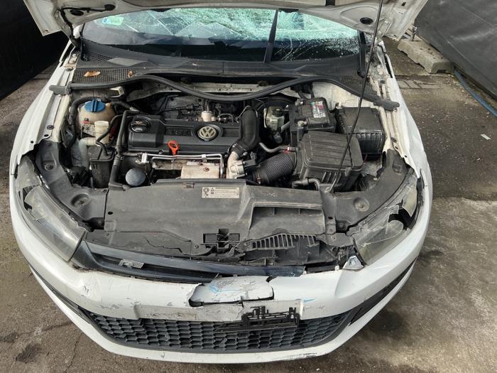 Gebruikte Luchtfilterhuis Volkswagen Scirocco (137/13AD) 1.4 TSI 122 16V Prijs € 29,99 Margeregeling aangeboden door A-Team Automotive