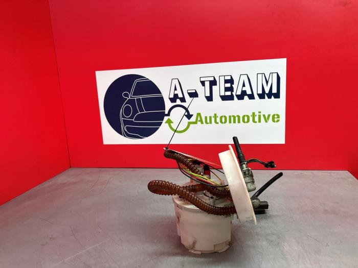 Gebruikte Benzinepomp Ford Mondeo III 1.8 16V Prijs € 49,99 Margeregeling aangeboden door A-Team Automotive