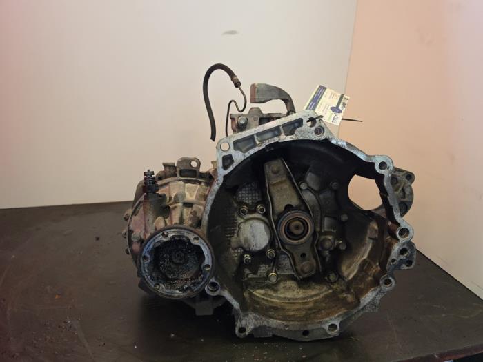 Gebruikte Versnellingsbak Volkswagen Bora (1J2) 2.0 Prijs € 199,99 Margeregeling aangeboden door A-Team Automotive