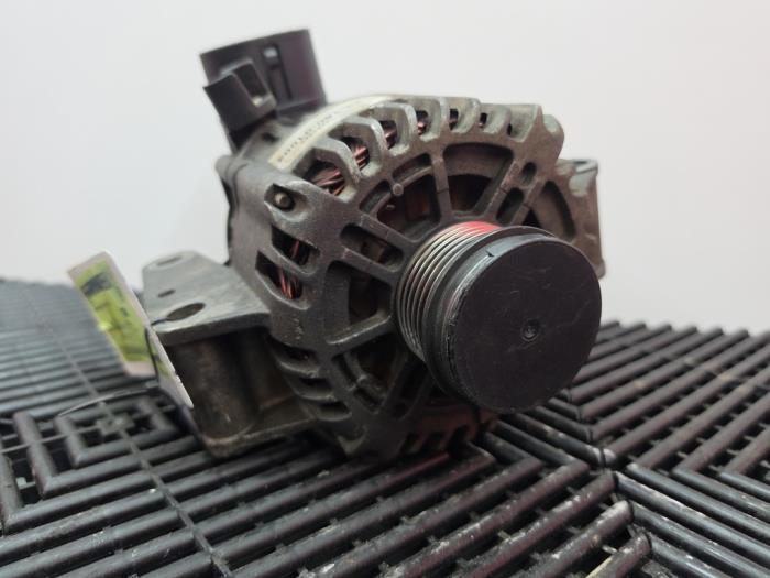 Gebruikte Dynamo Ford Mondeo III 1.8 16V Prijs € 39,99 Margeregeling aangeboden door A-Team Automotive