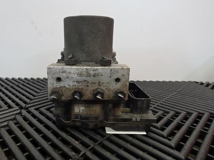 Gebruikte ABS Pomp Audi A4 Avant (B7) 2.0 TFSI 20V Quattro Prijs € 49,99 Margeregeling aangeboden door A-Team Automotive
